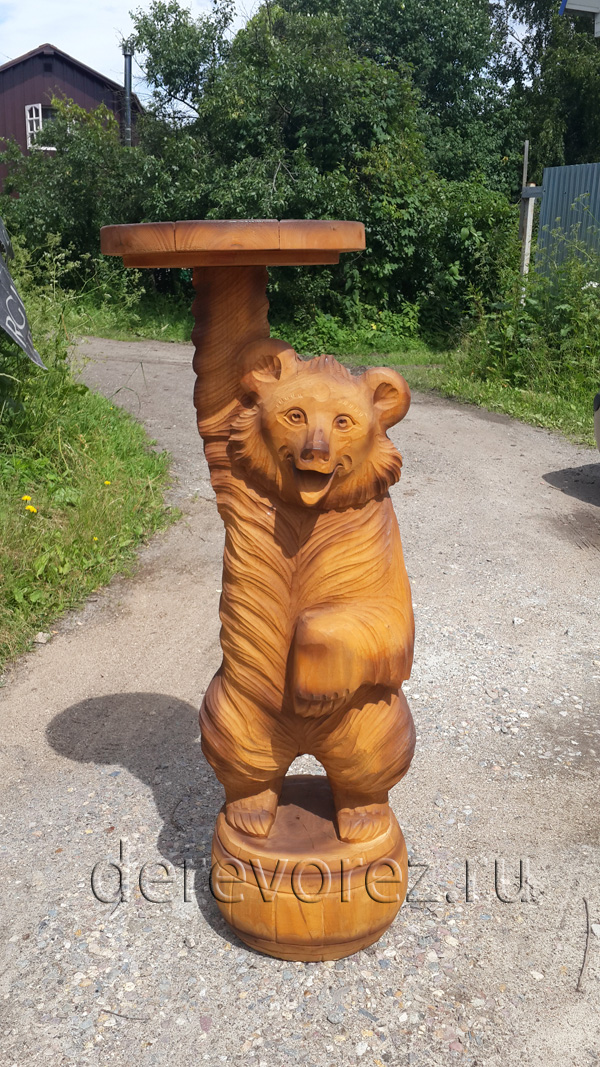Столик-медведь - эксклюзивная составляющая ансамбля резной садовой мебели