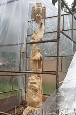 Остаток ствола спиленного дерева заготовка для садовой скульптуры