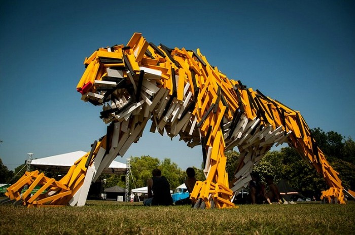 Габор Шок и его огромная скульптура тигра