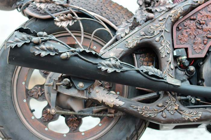 Декоративные украшения деревянного мотоцикла
