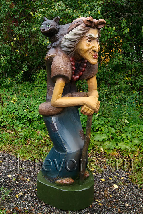 Гламурная баба яга скульптура